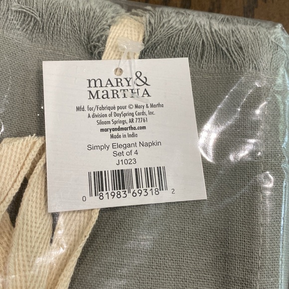 Martha & Mary Simply Elegant Napkin Set (set of 4) - Picture 3 of 5